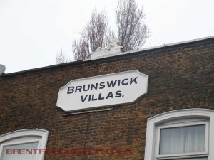 Brunswick Villas, plaque and lion