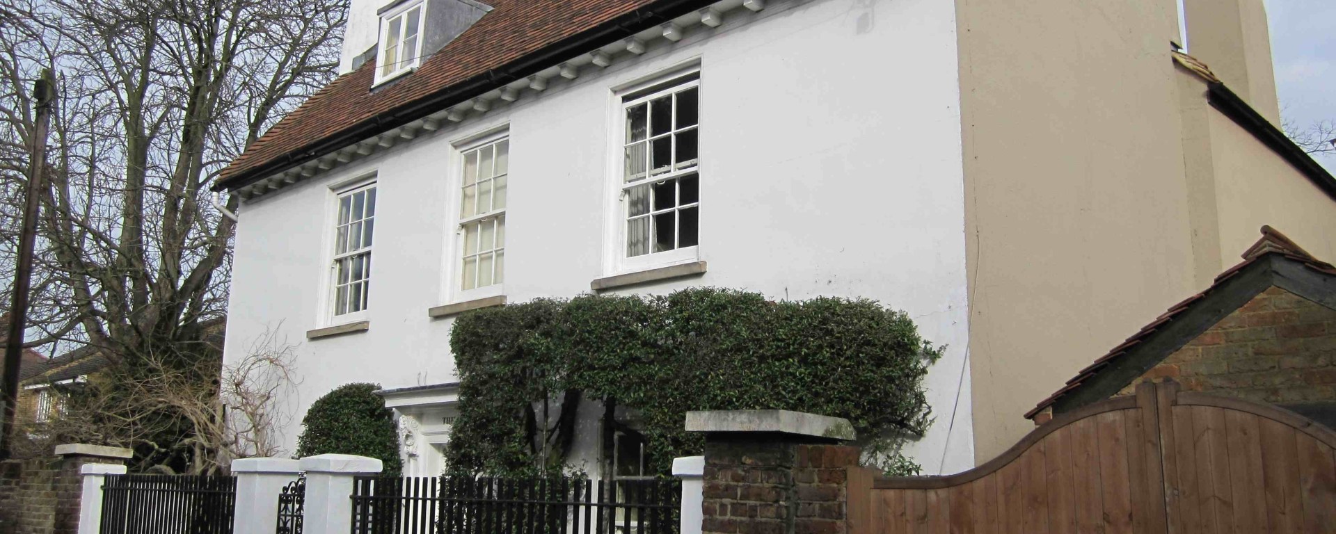 "The Cedars" 2 Upper Butts